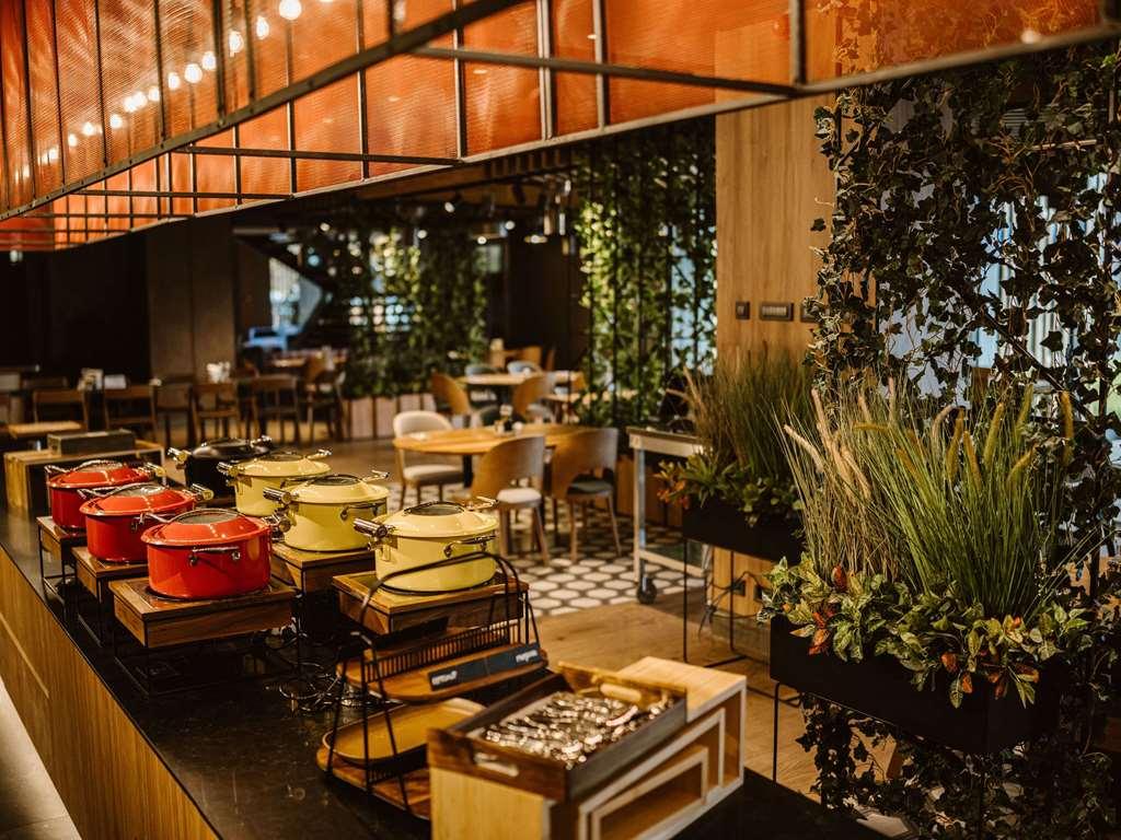 Hotel Ibis Styles Sibiu Arsenal Restaurant photo